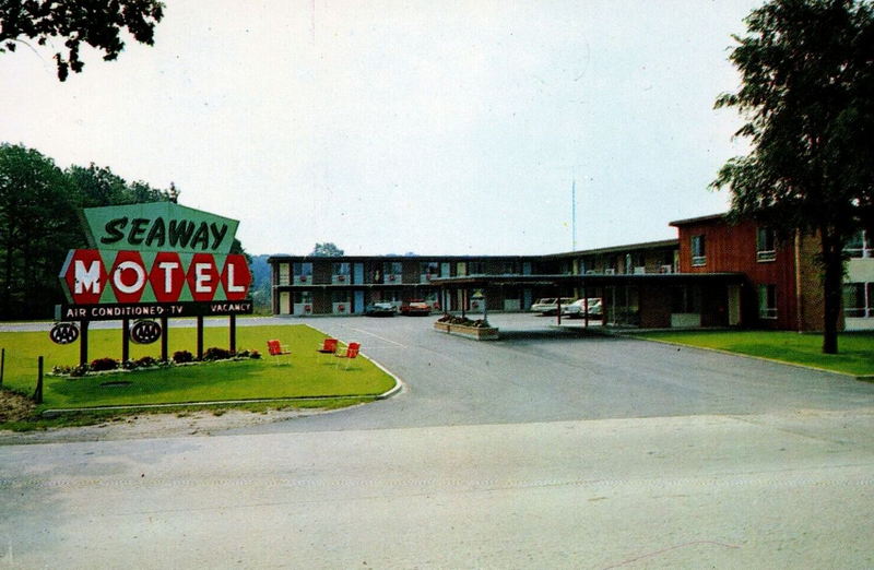 Seaway Motel - Vintage Postcard